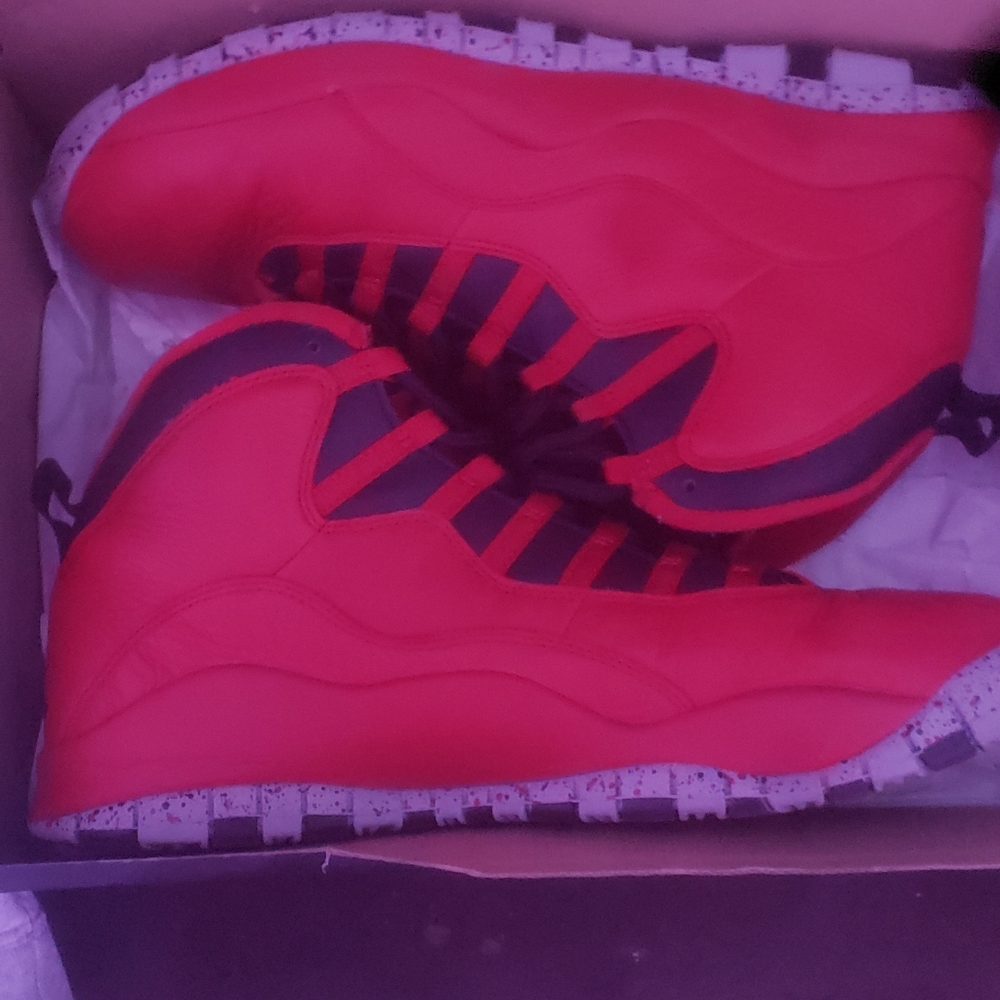 Gently used retro10s with OG box 📦